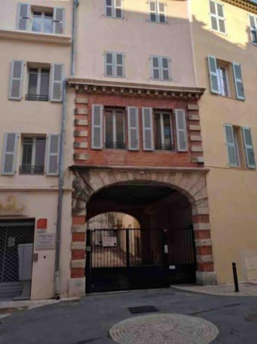 Jolie 3 pièces avec terrasse au vieux port, à 2 pas des plages et du palais. Cannes Exterior foto